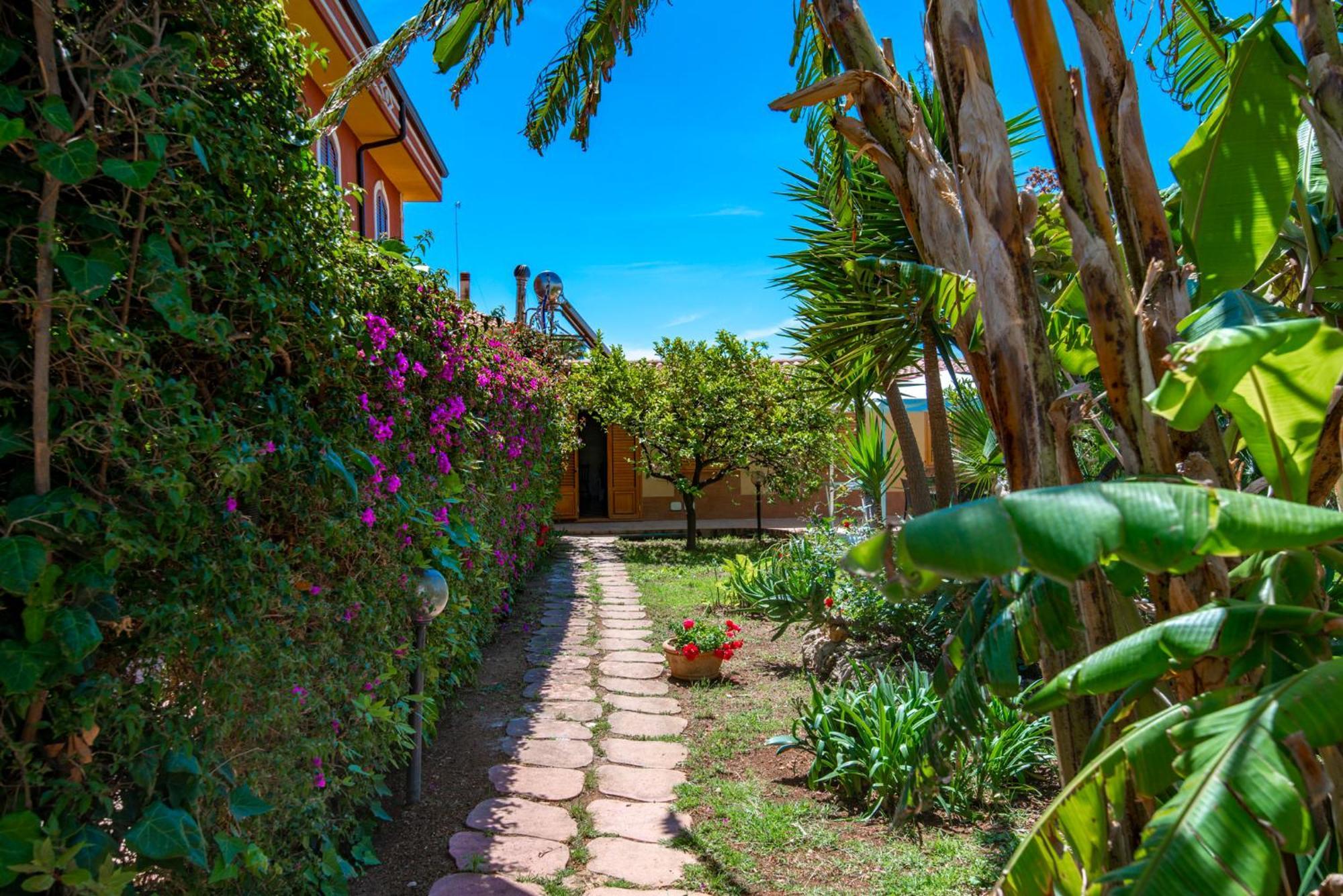 Villa Del Papiro Charme Apartments 阿沃拉 外观 照片