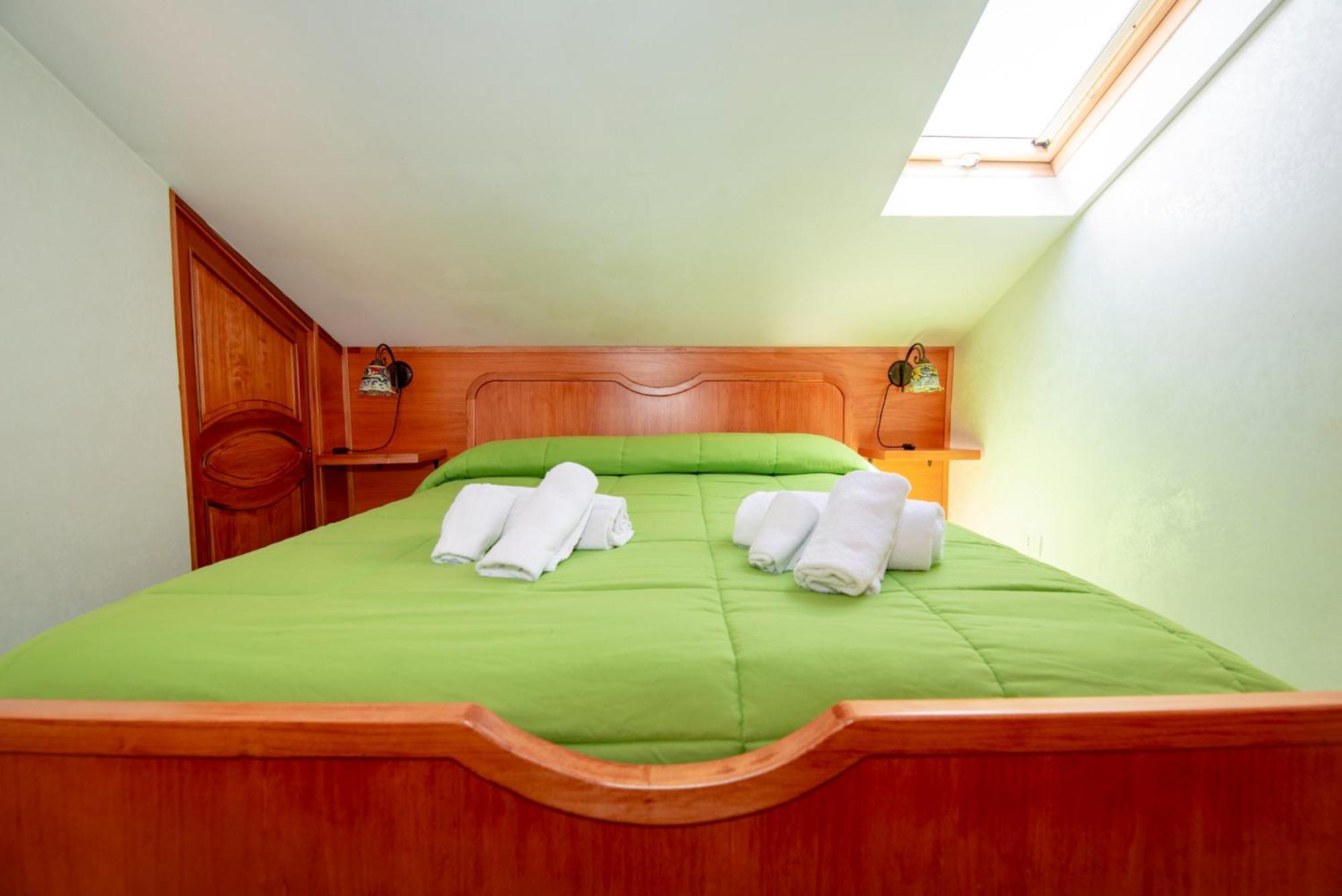 Villa Del Papiro Charme Apartments 阿沃拉 外观 照片