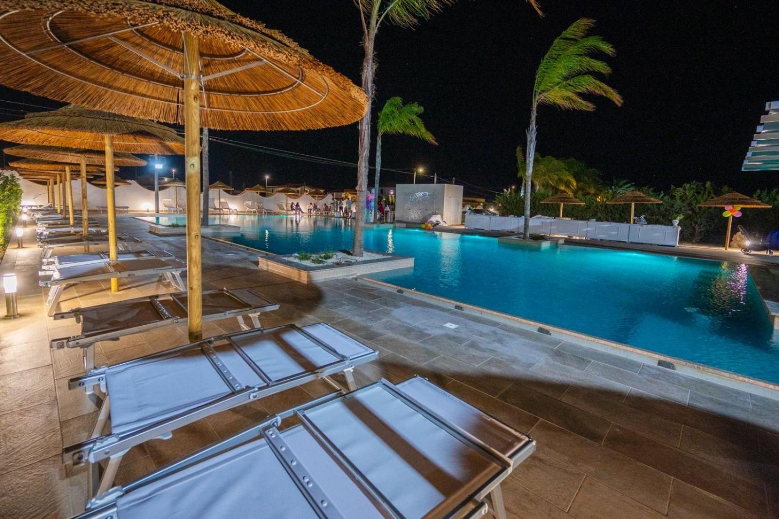 Villa Del Papiro Charme Apartments 阿沃拉 外观 照片